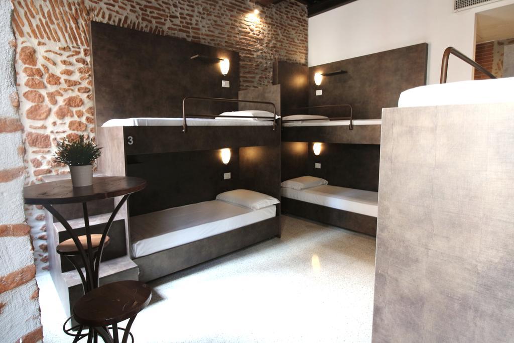 New Generation Center Hostal Roma