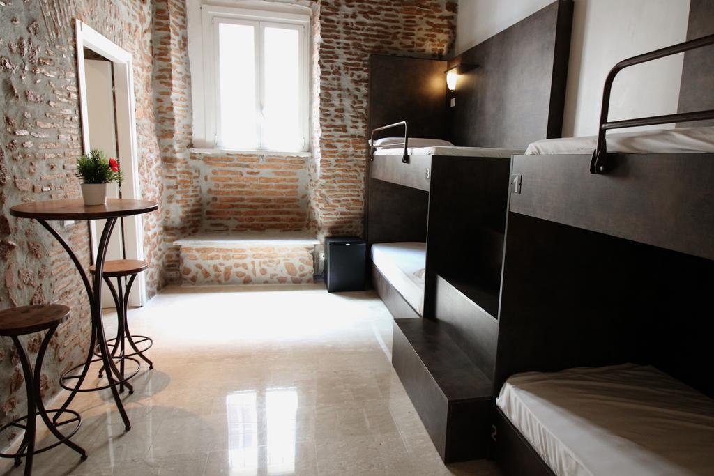 New Generation Center Hostal *