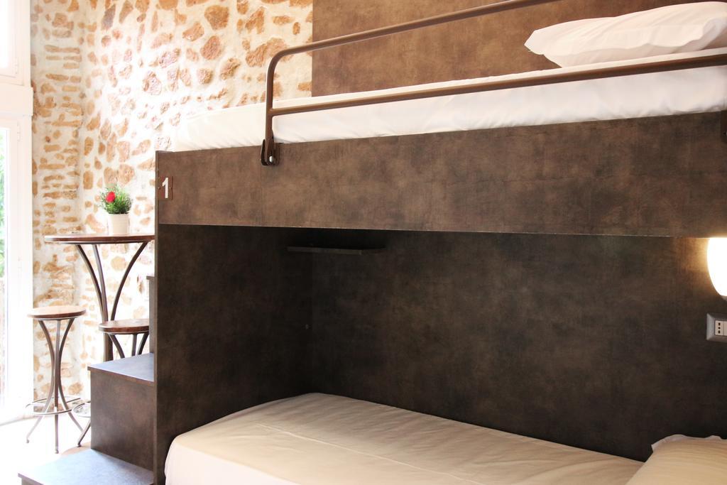 New Generation Center Hostal *